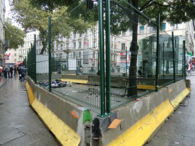 7-recinzione-per-circoscrivere-i-rom-in-rue-pasteur