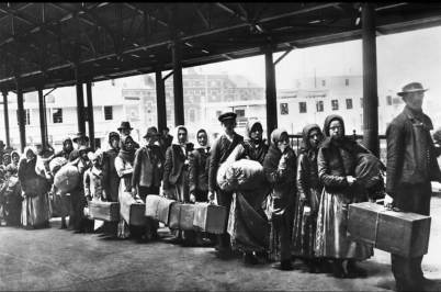 13 Migranti a Ellis Island 1892
